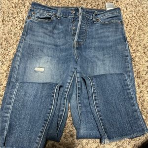 Women’s Levi’s button up jeans